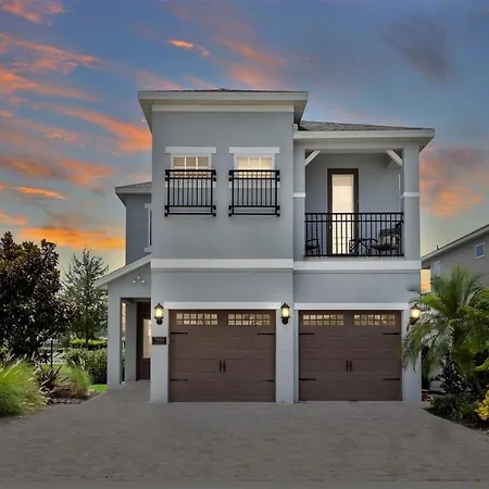 6 Bedroom Vacation Home With Pool